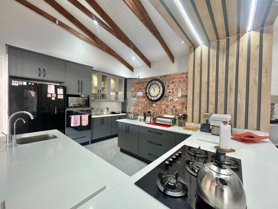 4 Bedroom Property for Sale in Noorsekloof Eastern Cape